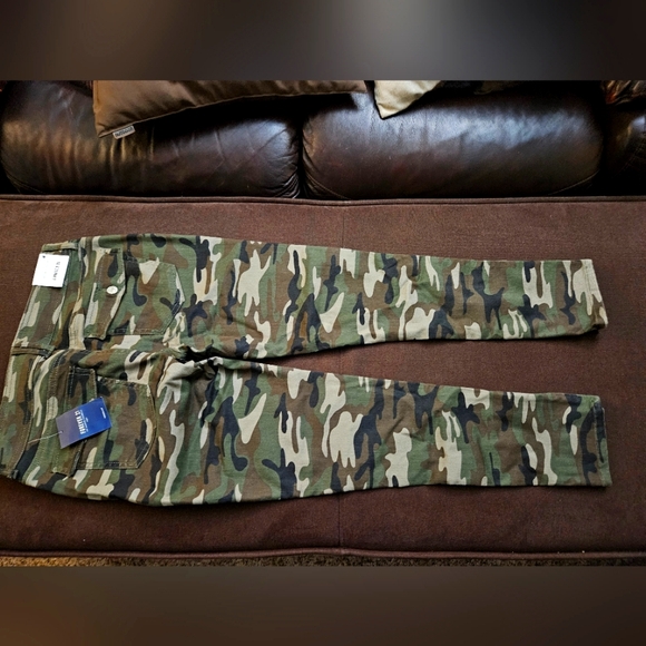 Forever 21 Jeans Camouflage Jeans with pockets. - Picture 10 of 11